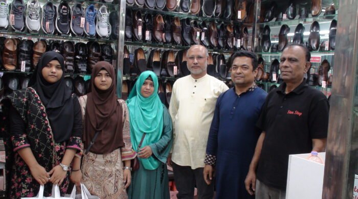 ঈদকে সামনে রেখে স্টার স্টেপ ফুটওয়্যারে কর্পোরেট কাস্টমারদের ভিড়